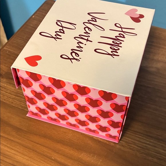 Valentine's Day Heart Box - Picture 2 of 6